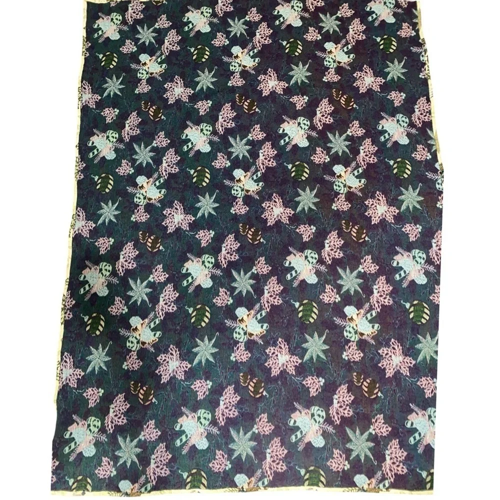 Vintage Christmas Matelassé Holly Leaves & Berries Holiday Table Cloth 63.6”L